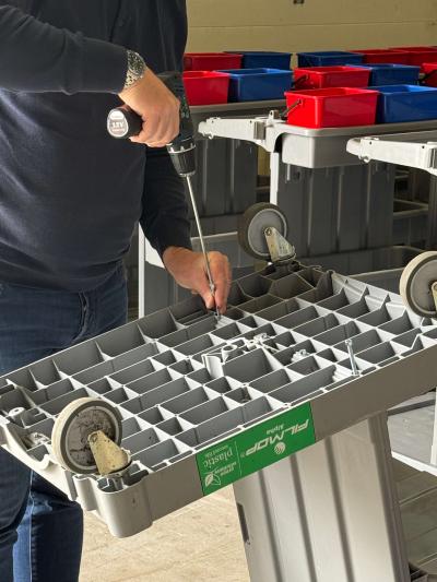 Schoonmaakkarren reconditioneren: langer gebruiken, minder verspillen